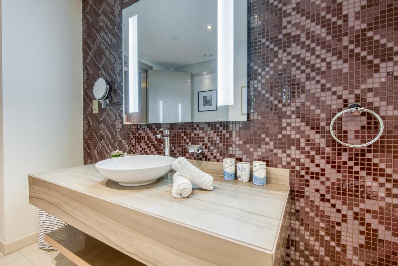 Maison Privee - Cool Dubai Apt Next Burj Khalifa & Design District Bagian luar foto